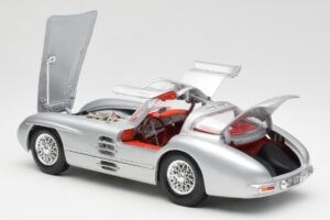 Mercedes 300 SLR Uhlenhaut Coupé Silber Maisto 1:18 536898 Metall – Bild 5 von 8