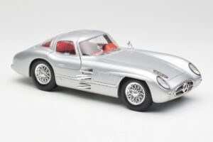 Mercedes 300 SLR Uhlenhaut Coupé Silber Maisto 1:18 536898 Metall – Bild 6 von 8