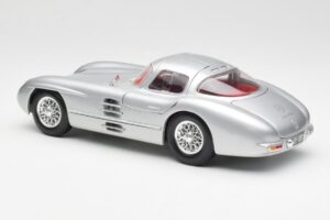 Mercedes 300 SLR Uhlenhaut Coupé Silber Maisto 1:18 536898 Metall – Bild 7 von 8