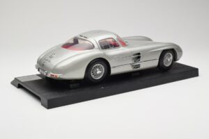 Mercedes 300 SLR Silber Revell 1:12 08851 Metall – Bild 3 von 8