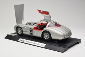 Mercedes 300 SLR Silber Revell 1:12 08851 Metall – Bild 5 von 8