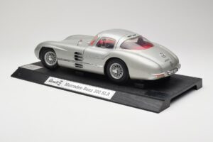 Mercedes 300 SLR Silber Revell 1:12 08851 Metall – Bild 7 von 8