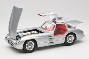 Mercedes 300 SLR Uhlenhaut Coupe Silber Maisto 1:18 36898 Metall – Bild 2 von 8