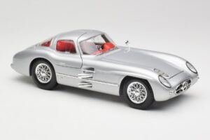 Mercedes 300 SLR Uhlenhaut Coupe Silber Maisto 1:18 36898 Metall – Bild 6 von 8