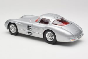 Mercedes 300 SLR Uhlenhaut Coupe Silber Maisto 1:18 36898 Metall – Bild 7 von 8