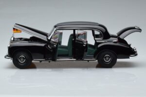 Mercedes 300 W186 Konrad Adenauer Norev 1:18 183707 Metall – Bild 4 von 9