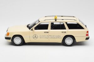 Mercedes 300D S124 T-Modell Hellelfenbein Taxi Händler Edition Norev 1:18 B66040702 Metall – Bild 4 von 8