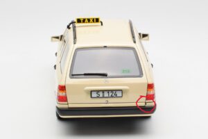 Mercedes 300D S124 T-Modell Hellelfenbein Taxi Händler Edition Norev 1:18 B66040702 Metall – Bild 8 von 8