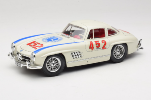 Mercedes 300SL #452 Mille Miglia 1955 Weiss Bburago 1:18 3015-M2 Metall