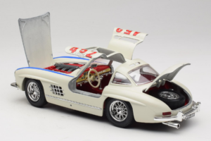 Mercedes 300SL #452 Mille Miglia 1955 Weiss Bburago 1:18 3015-M2 Metall – Bild 5 von 8