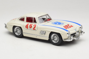 Mercedes 300SL #452 Mille Miglia 1955 Weiss Bburago 1:18 3015-M2 Metall – Bild 6 von 8
