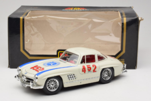 Mercedes 300SL #452 Mille Miglia 1955 Weiss Bburago 1:18 3015-M2 Metall – Bild 8 von 8