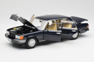 Mercedes 450 SEL 6.9 W116 Dunkelblau Revell 1:18 8956 Metall – Bild 2 von 8