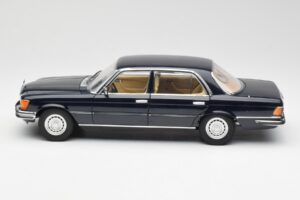 Mercedes 450 SEL 6.9 W116 Dunkelblau Revell 1:18 8956 Metall – Bild 4 von 8