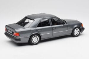 Mercedes 500 E W124 Pearl Grau Norev 1:18 183946 Metall – Bild 3 von 8