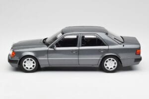Mercedes 500 E W124 Pearl Grau Norev 1:18 183946 Metall – Bild 4 von 8