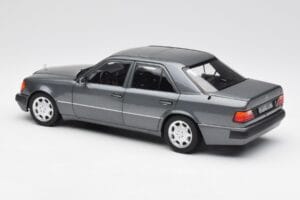 Mercedes 500 E W124 Pearl Grau Norev 1:18 183946 Metall – Bild 7 von 8