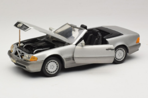 Mercedes SL 500 R129 Silber Revell 1:18 8801-P1 Metall – Bild 2 von 8