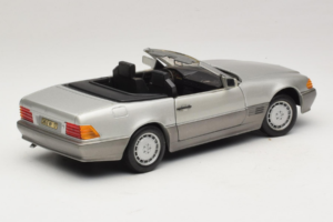 Mercedes SL 500 R129 Silber Revell 1:18 8801-P1 Metall – Bild 3 von 8