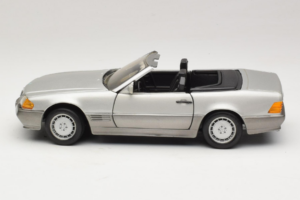 Mercedes SL 500 R129 Silber Revell 1:18 8801-P1 Metall – Bild 4 von 8