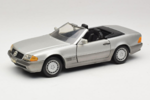 Mercedes SL 500 R129 Silber Revell 1:18 8801-P1 Metall