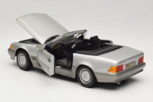 Mercedes SL 500 R129 Silber Revell 1:18 8801-P1 Metall – Bild 5 von 8