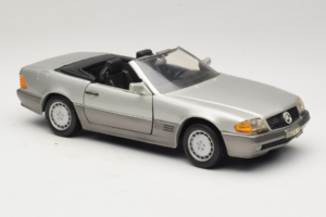 Mercedes SL 500 R129 Silber Revell 1:18 8801-P1 Metall – Bild 6 von 8