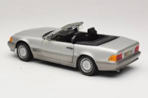 Mercedes SL 500 R129 Silber Revell 1:18 8801-P1 Metall – Bild 7 von 8