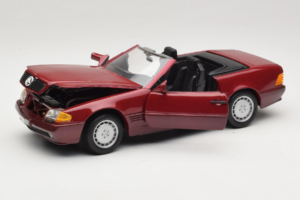 Mercedes 500 SL R129 Dunkelrot Revell 1:18 8801 Metall – Bild 2 von 8