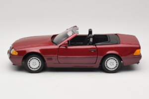 Mercedes 500 SL R129 Dunkelrot Revell 1:18 8801 Metall – Bild 4 von 8