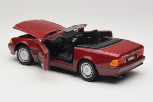 Mercedes 500 SL R129 Dunkelrot Revell 1:18 8801 Metall – Bild 5 von 8
