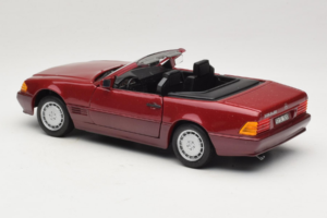 Mercedes 500 SL R129 Dunkelrot Revell 1:18 8801 Metall – Bild 7 von 8