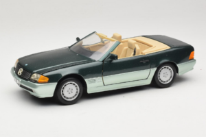 Mercedes 500 SL R129 Silbergrün Revell 1:18 8802 Metall