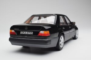 Mercedes 500E W124 Schwarz Limitierte Auflage Norev 1:18 183949 Metall – Bild 10 von 12