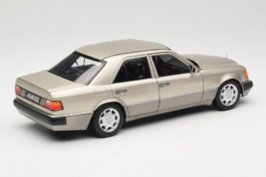 Mercedes 500E W124 Smoke Silver Händler Edition Norev 1:18 B66040724 Metall – Bild 3 von 8