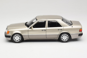Mercedes 500E W124 Smoke Silver Händler Edition Norev 1:18 B66040724 Metall – Bild 4 von 8