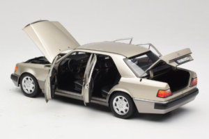 Mercedes 500E W124 Smoke Silver Händler Edition Norev 1:18 B66040724 Metall – Bild 5 von 8