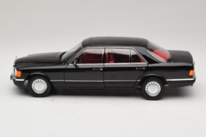 Mercedes 560 SEL W126 Schwarz Mit Rotem Innenraum Norev 1:18 183788 Metall – Bild 3 von 8
