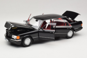 Mercedes 560 SEL W126 Schwarz Mit Rotem Innenraum Norev 1:18 183788 Metall – Bild 8 von 8