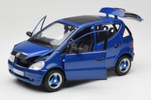 Mercedes A-Class W168 Dunkelblau Maisto 1:18 B66005219 Metall – Bild 2 von 8