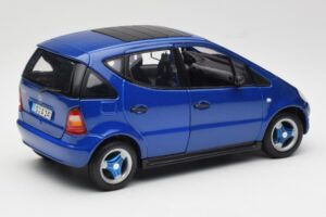 Mercedes A-Class W168 Dunkelblau Maisto 1:18 B66005219 Metall – Bild 3 von 8