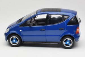 Mercedes A-Class W168 Dunkelblau Maisto 1:18 B66005219 Metall – Bild 4 von 8