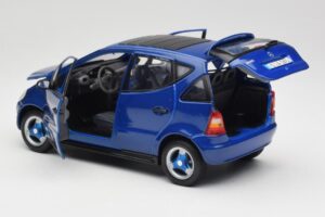 Mercedes A-Class W168 Dunkelblau Maisto 1:18 B66005219 Metall – Bild 5 von 8