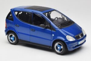 Mercedes A-Class W168 Dunkelblau Maisto 1:18 B66005219 Metall – Bild 6 von 8