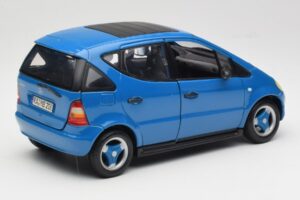 Mercedes A-Class W168 Hellblau Maisto 1:18 37800-M5 Metall – Bild 3 von 8