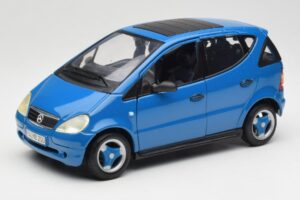 Mercedes A-Class W168 Hellblau Maisto 1:18 37800-M5 Metall