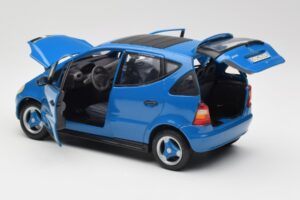 Mercedes A-Class W168 Hellblau Maisto 1:18 37800-M5 Metall – Bild 5 von 8
