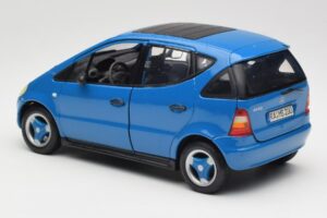 Mercedes A-Class W168 Hellblau Maisto 1:18 37800-M5 Metall – Bild 7 von 8