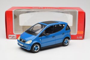 Mercedes A-Class W168 Hellblau Maisto 1:18 37800-M5 Metall – Bild 8 von 8