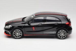 Mercedes A-Class W176 AMG Schwarz Norev 1:18 183596 Metall – Bild 4 von 8